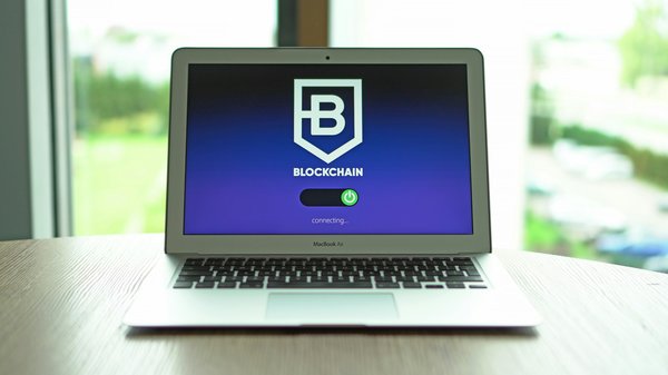 Quelles sont les meilleures pratiques pour sécuriser les applications de paiement en ligne basées sur la blockchain ?